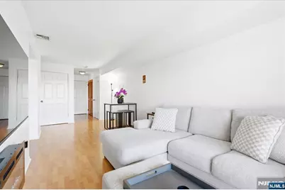 1906 Paterson Plank Road 2E #2E, North Bergen, NJ 07047 - Photo 8