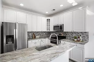 373 Kingston Ct 373, West New York, NJ 07093 - Photo 12