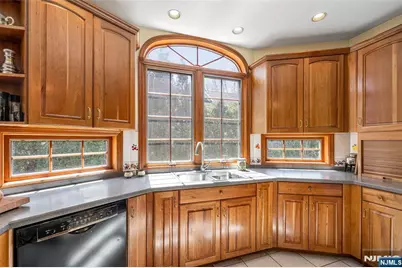 133 N Pleasant Avenue, Ridgewood, NJ 07450 - Photo 14