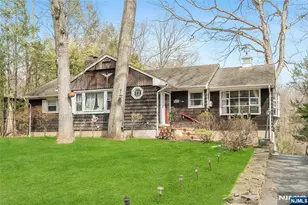 70 Skyline Dr, Oakland, NJ 07436 - Photo 1