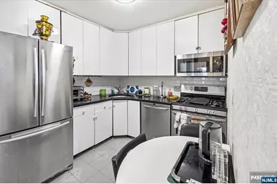 2000 Linwood Avenue 6C #6C, Fort Lee, NJ 07024 - Photo 2