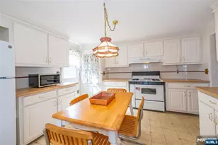 11 Oak Grove Rd, Caldwell, NJ 07006 - Photo 10