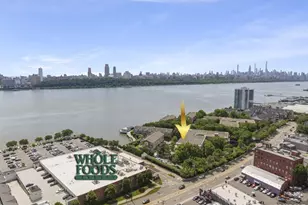 200 Grand Cove Way 3L, Edgewater, NJ 07020 - Photo 2