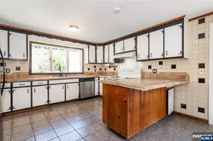 8 Stonehedge Ln, Andover, NJ 07821 - Photo 10