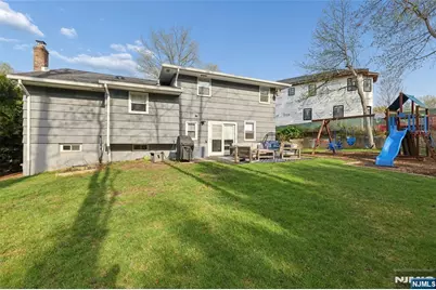 1073 Allessandrini Avenue, New Milford, NJ 07646 - Photo 24