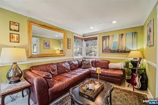 10 Crescent Pl, Allendale, NJ 07401 - Photo 16
