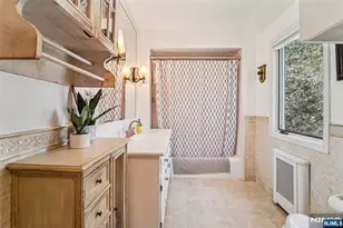10 Crescent Pl, Allendale, NJ 07401 - Photo 22