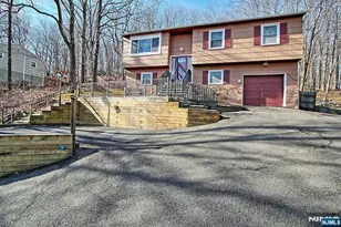 142 Valley View Dr, Rockaway Township, NJ 07866 - Photo 2