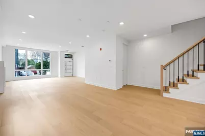 49 Lincoln Avenue, Cliffside Park, NJ 07010 - Photo 8