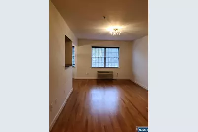 323 Willow Street 3M #3M, Teaneck Township, NJ 07666 - Photo 4