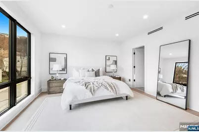 25 Garden Place A #A, Edgewater, NJ 07020 - Photo 18