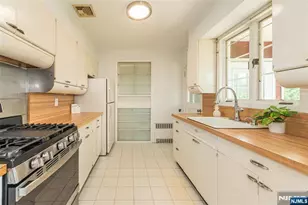 10 Laurel Pl, Caldwell, NJ 07006 - Photo 4