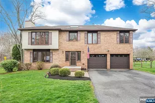 1 Old Timbers Ct, Roxbury Township, NJ 07847 - Photo 2
