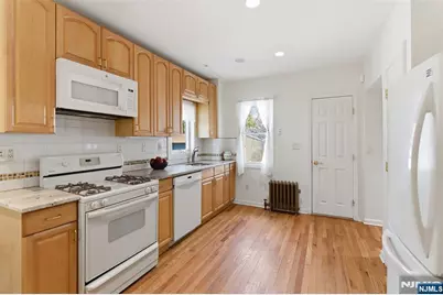 64 Davis Avenue, Hackensack, NJ 07601 - Photo 10