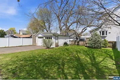 64 Davis Avenue, Hackensack, NJ 07601 - Photo 32
