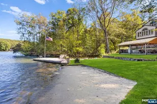 70 Harrison Ln, Bloomingdale, NJ 07403 - Photo 8
