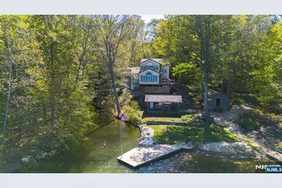 70 Harrison Lane, Bloomingdale, NJ 07403 - Photo 2