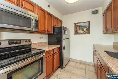 300 Main Street 704 #704, Little Falls Township, NJ 07424 - Photo 10