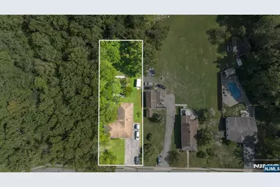 114 Van Dam Avenue, Bloomingdale, NJ 07403 - Photo 2