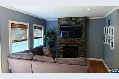 40 Strathmore Terrace, Saddle Brook Township, NJ 07663 - Photo 10