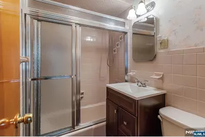 17 Obal Avenue, Elmwood Park, NJ 07407 - Photo 14