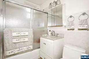 218 Hickory Ave, Bergenfield, NJ 07621 - Photo 14