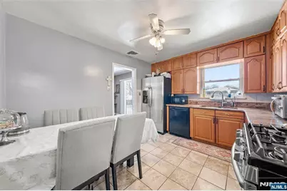 219 Farview Avenue, Paramus, NJ 07652 - Photo 8