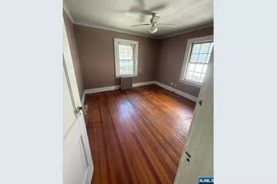 20 Clinton Avenue, Kearny, NJ 07032 - Photo 8