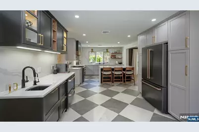 112 Urban Club Road, Wayne, NJ 07470 - Photo 6