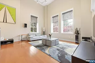 1201 Rio Vista Dr, Mahwah, NJ 07430 - Photo 2