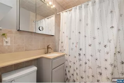 61 Highland Avenue, Bergenfield, NJ 07621 - Photo 12