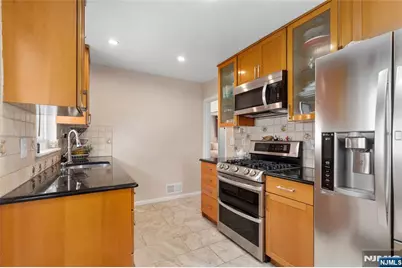 61 Highland Avenue, Bergenfield, NJ 07621 - Photo 10