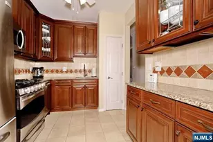 469 Hartford Dr 4070, Nutley, NJ 07110 - Photo 4