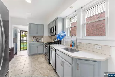 100 Washington Place, Teaneck Township, NJ 07666 - Photo 12