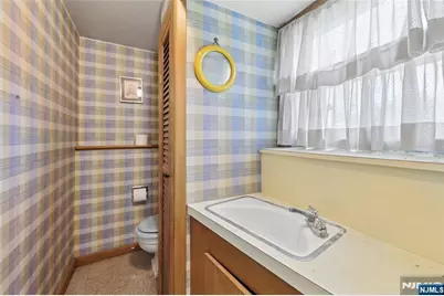 35 Robin Road, Wayne, NJ 07470 - Photo 28