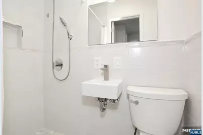 131 Highwood Avenue, Leonia, NJ 07605 - Photo 18