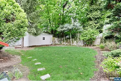 131 Highwood Avenue, Leonia, NJ 07605 - Photo 36