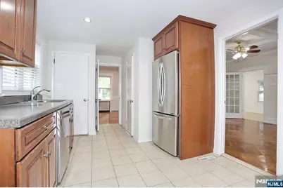 131 Highwood Avenue, Leonia, NJ 07605 - Photo 14