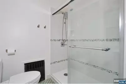 131 Highwood Avenue, Leonia, NJ 07605 - Photo 26