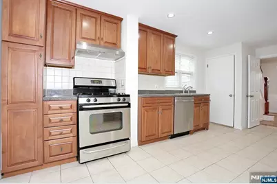 131 Highwood Avenue, Leonia, NJ 07605 - Photo 12