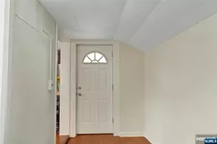 20 Florence Pl, Elmwood Park, NJ 07407 - Photo 12