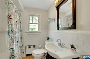20 Florence Pl, Elmwood Park, NJ 07407 - Photo 16