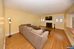 115 Center St, Pompton Lakes, NJ 07442 - Photo 4