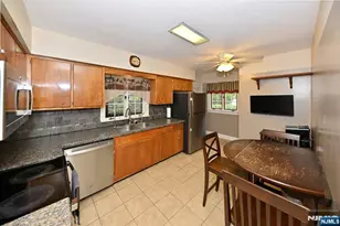 115 Center St, Pompton Lakes, NJ 07442 - Photo 8