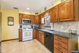 30 Lincoln Pl, Waldwick, NJ 07463 - Photo 16