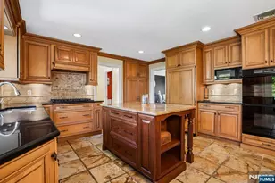 372 Lakeview Dr, Wyckoff Township, NJ 07481 - Photo 12