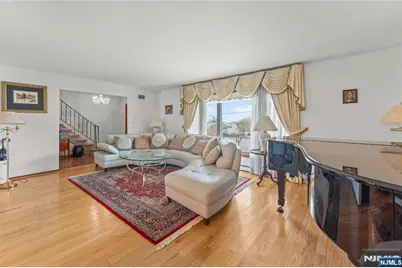 72 Pilgrim Drive, Clifton, NJ 07013 - Photo 4