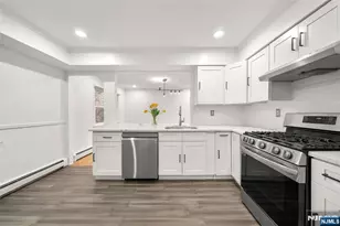 31 Hooks Ln, Edgewater, NJ 07020 - Photo 10