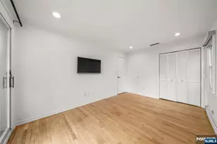 31 Hooks Ln, Edgewater, NJ 07020 - Photo 20