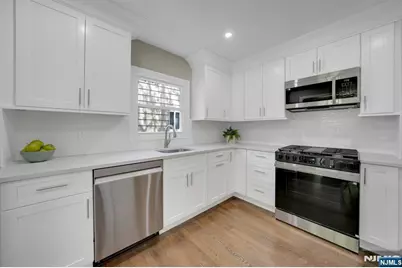 46 Chestnut Hill Place, Glen Ridge, NJ 07028 - Photo 8